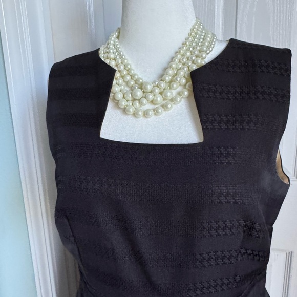 Chic Black Midi Dress with Belt - Picture 2 of 7